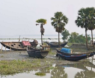 Many villages in coastal Bangladesh are struggling with erosion of land, homes and crops. Credit: Sonja Ayeb-Karlsson