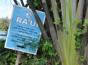 A neglected ra’ui sign by Muri Lagoon on Rarotonga. Image by Monica Evans for Mongabay.