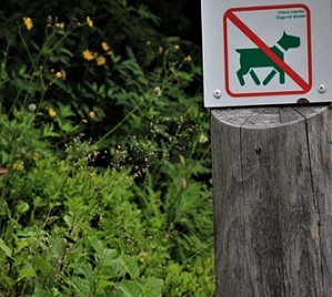 Sign at a nature reserve. Credit: Pieter De Frenne