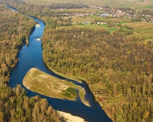 Several dams are planned in protected areas along Europe's Mura river © Matevž Lenarčič