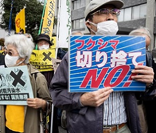 Demonstrators hold slogans during a protest outside the Japanese prime ministers office against the governments plan to release treated water from the Fukushima nuclear plant into the ocean, on April 13, 2021. Photo: Yuki Iwamura / AFP