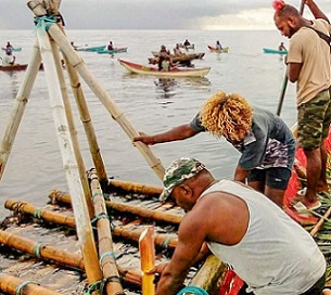 Malaita Provincial Ward Member Preston Billy (front) works with local fishers to prepare the local FAD for its first harvest on 14 December 2020. Credit - Victor Suraniu.