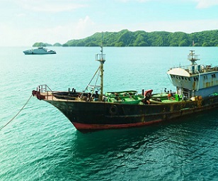 Chinese fishing vessel caught poaching near Helen Reef escorted to Malakal by Remeliik II patrol boat. Credit - https://islandtimes.org/