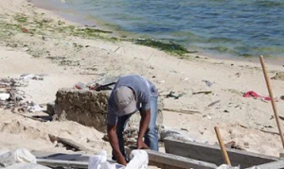 Constructing sea walls to protect low-lying Pacific islands from sea level rise is futile. AAP Image/Elise Scott