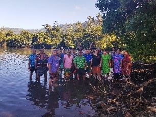 Faleaseela & Siufaga village leaders with UNDP GEF SGP rep at the Faleaseela mangrove site (Photo: UNDP)